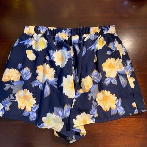 Boutique Floral Flowy Shorts